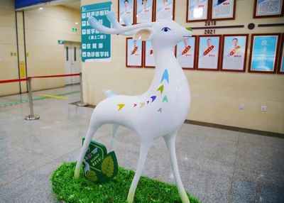 内蒙古包钢医院举行航天医科吉祥物九色鹿“呦呦”雕塑揭幕仪式，呦呦鹿科技助力健康中国